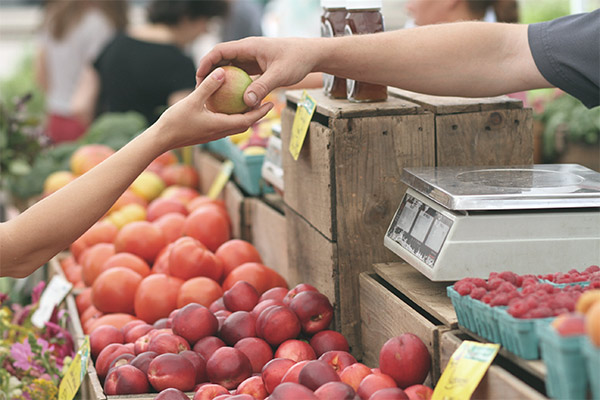 Buying fruit at a farmer's market